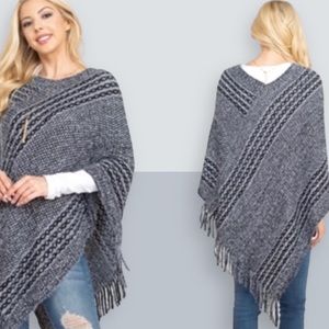 Black/white poncho OS